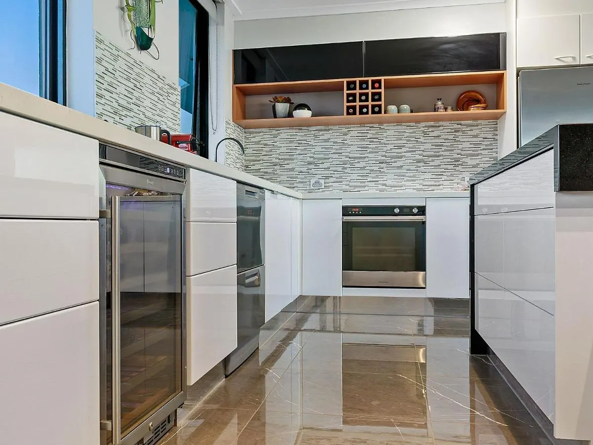 Seaview 31 Luxurious Beachside Two Bedroom Apartment In Seaview Resort With Stunning Views مولولابا أستراليا