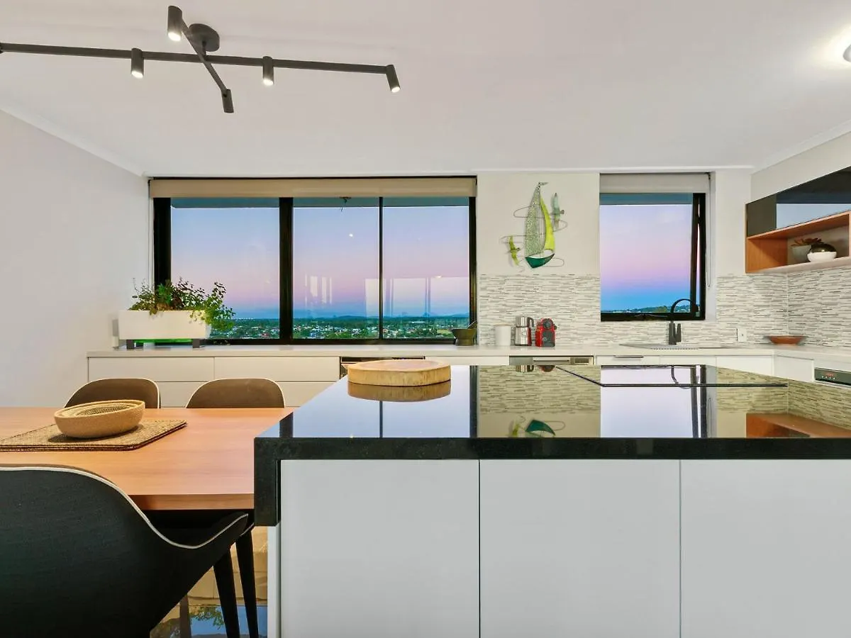 Seaview 31 Luxurious Beachside Two Bedroom Apartment In Seaview Resort With Stunning Views Mooloolaba
