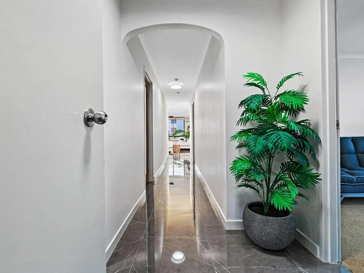 Seaview 31 Luxurious Beachside Two Bedroom Apartment In Seaview Resort With Stunning Views Mooloolaba 0*,
